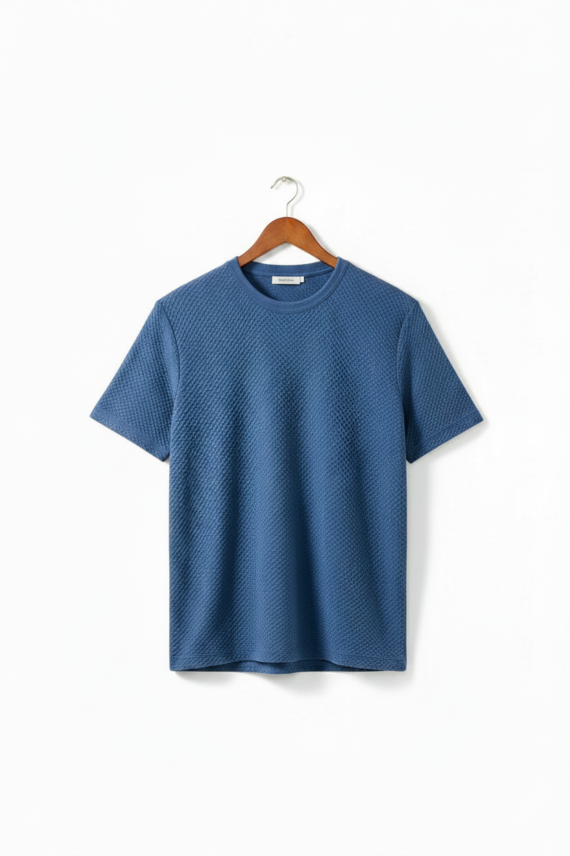 Camiseta en percha color madera